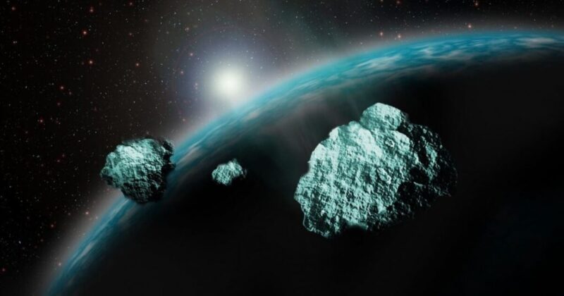地球に向かう隕石